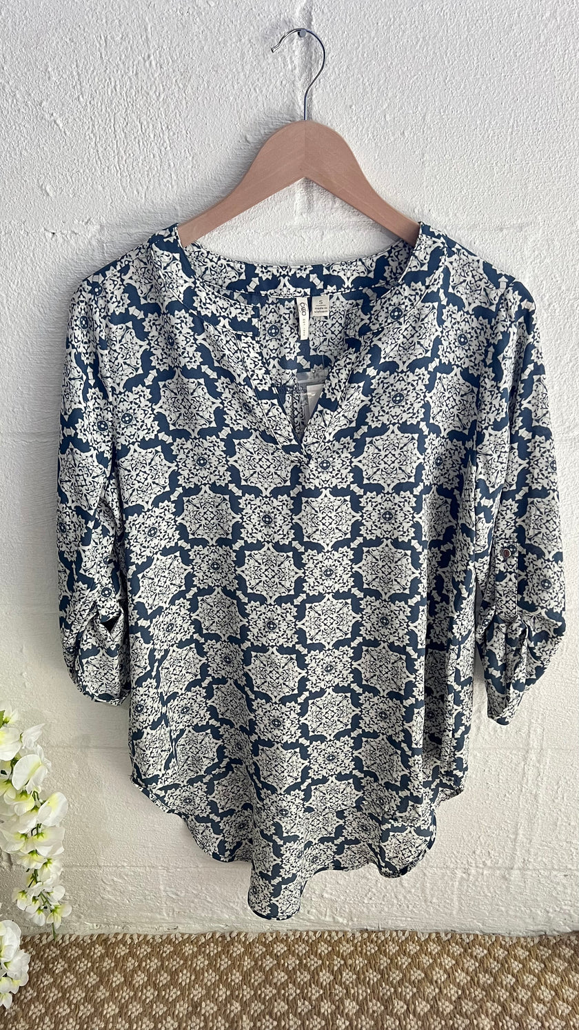 Cato Taupe Gray Knit Top Size Small