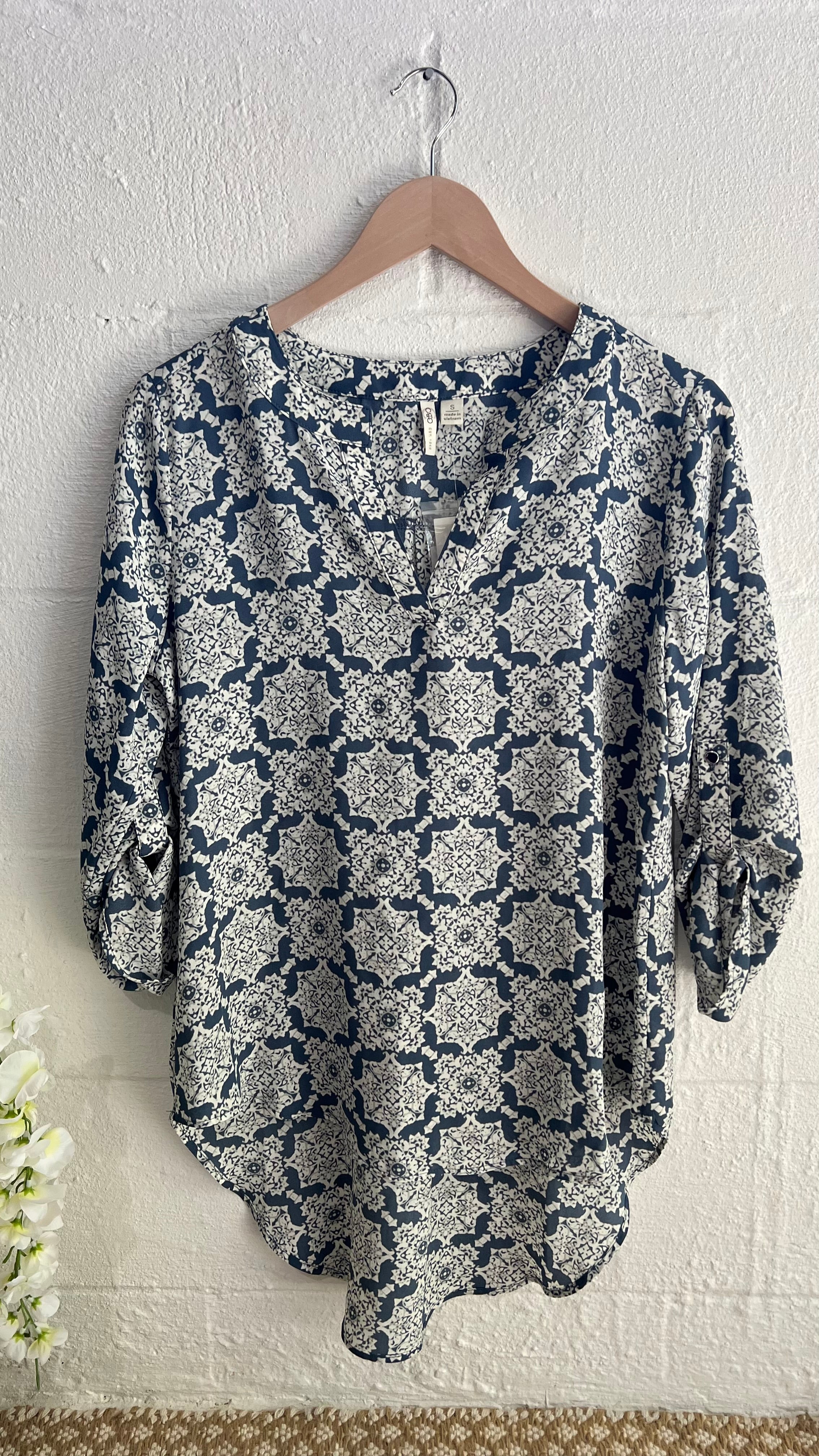 Cato Taupe Gray Knit Top Size Small