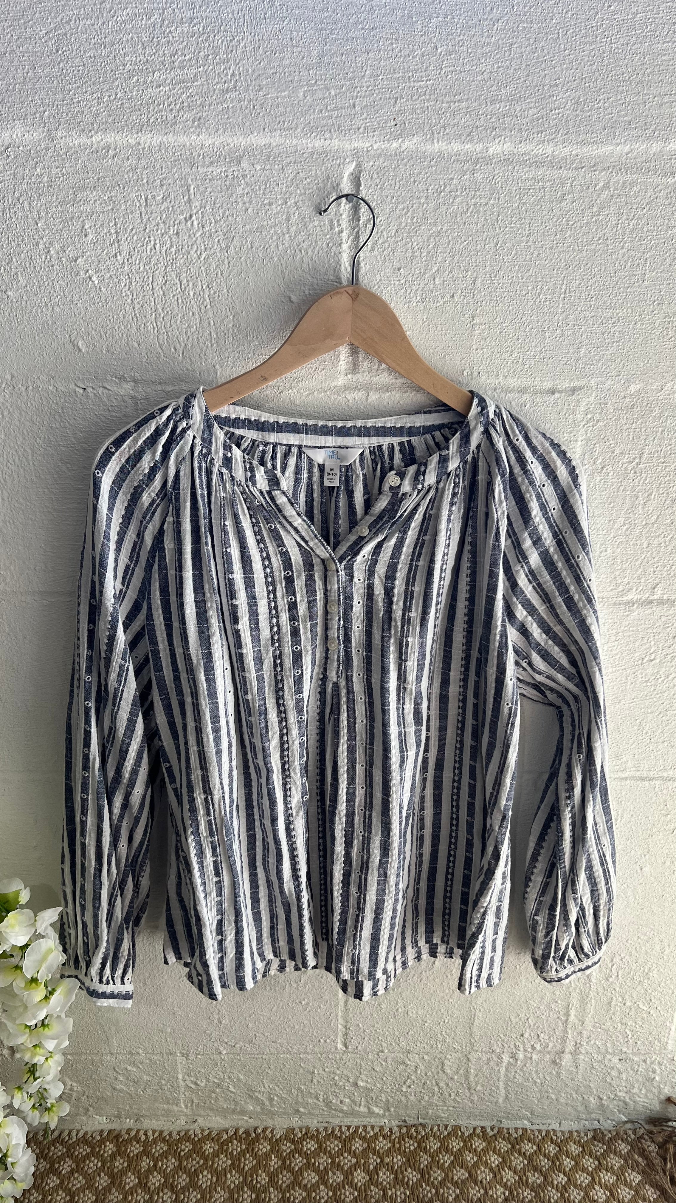 TimeTru Gray Long Sleeve Top Size Medium