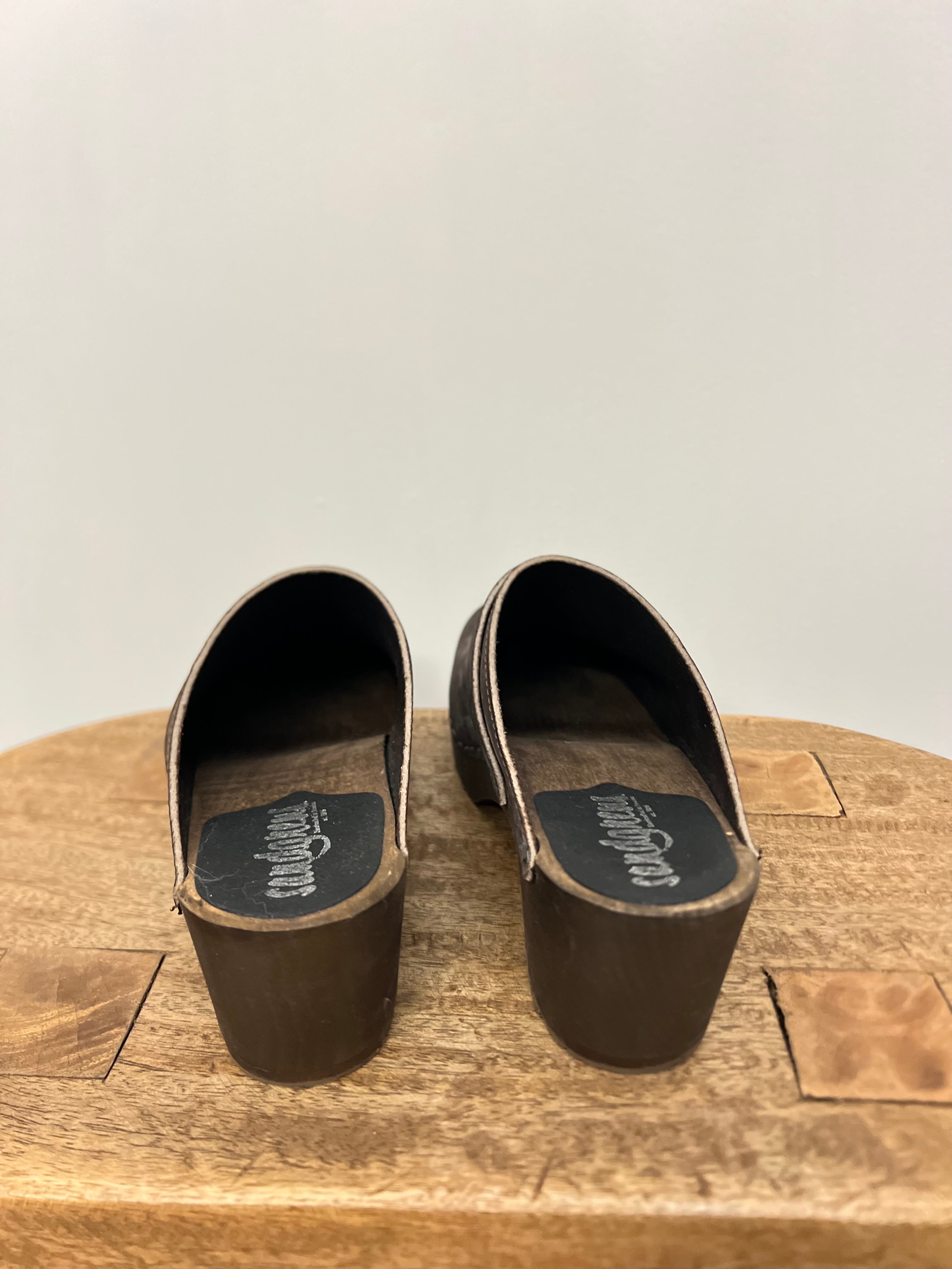 Sandgrens Dublin Classic Clog Mule in Fudge Size 37