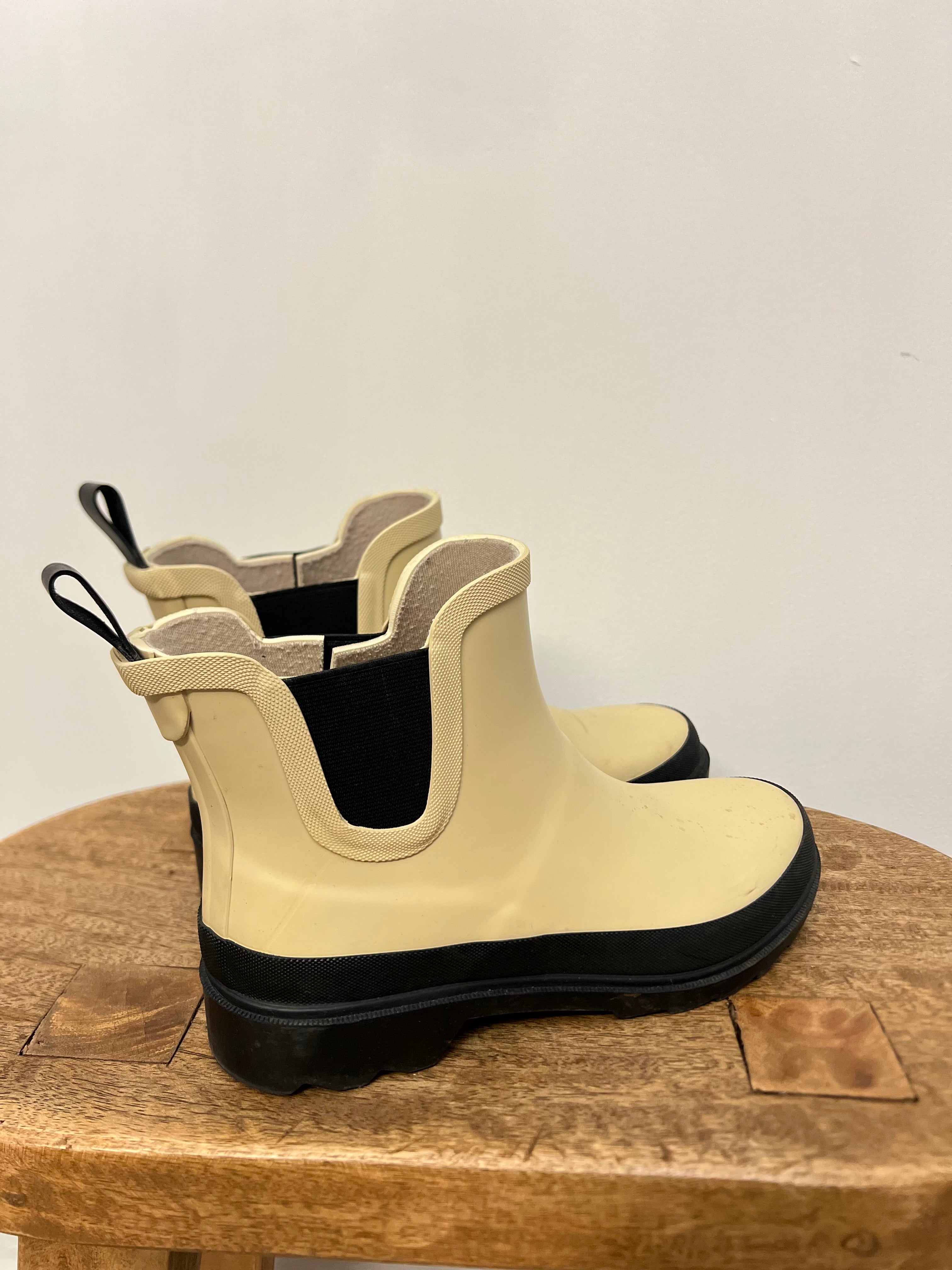 Women's Waterproof Rain Boots - Size 8 Wide - Tan/Black