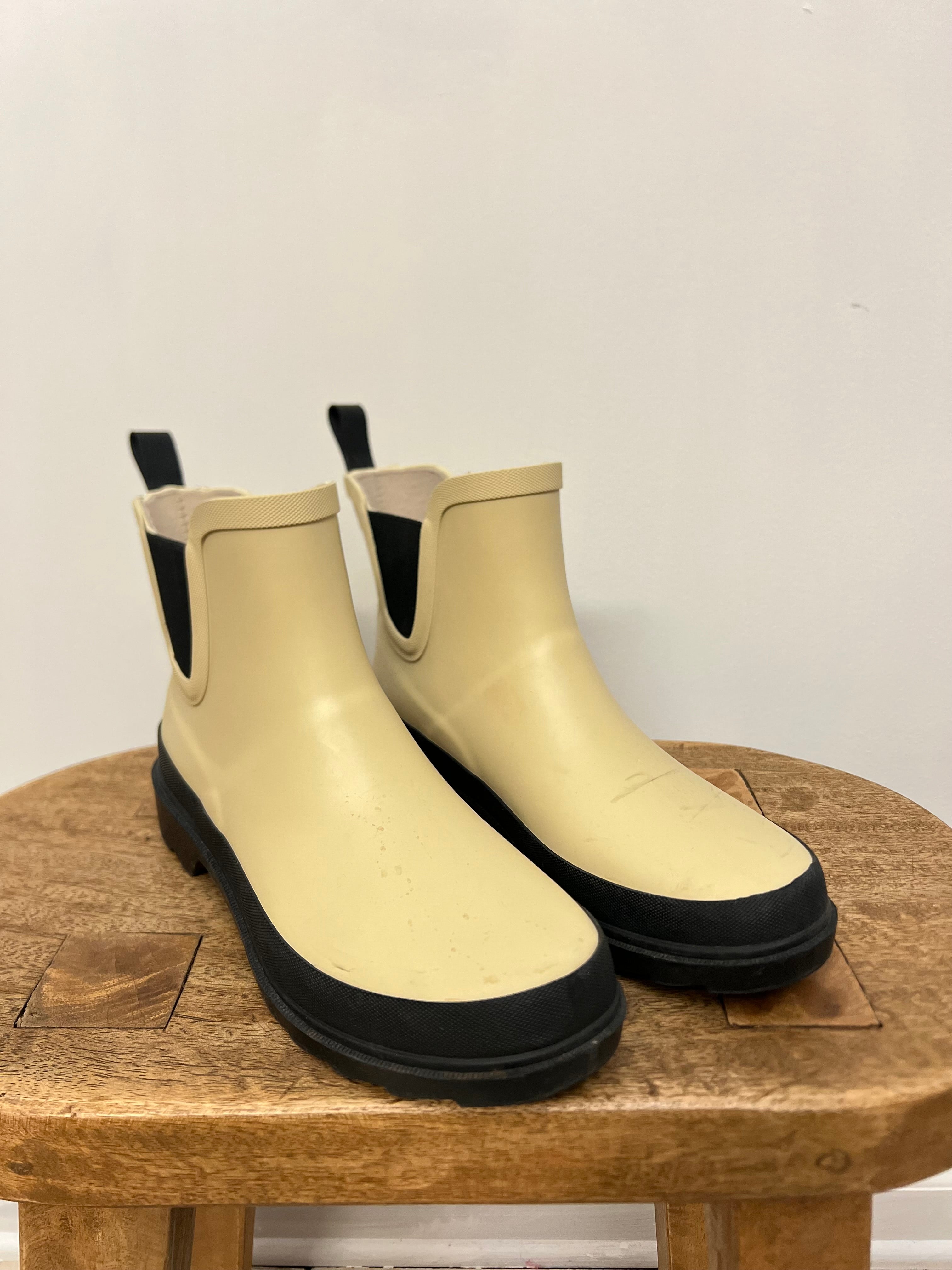 Women's Waterproof Rain Boots - Size 8 Wide - Tan/Black