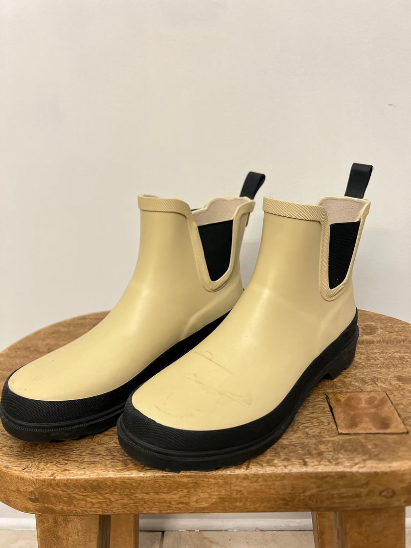 Women's Waterproof Rain Boots - Size 8 Wide - Tan/Black