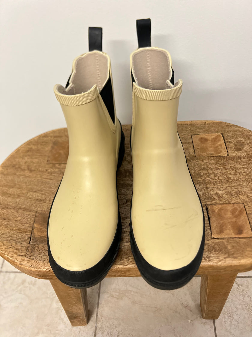Women's Waterproof Rain Boots - Size 8 Wide - Tan/Black
