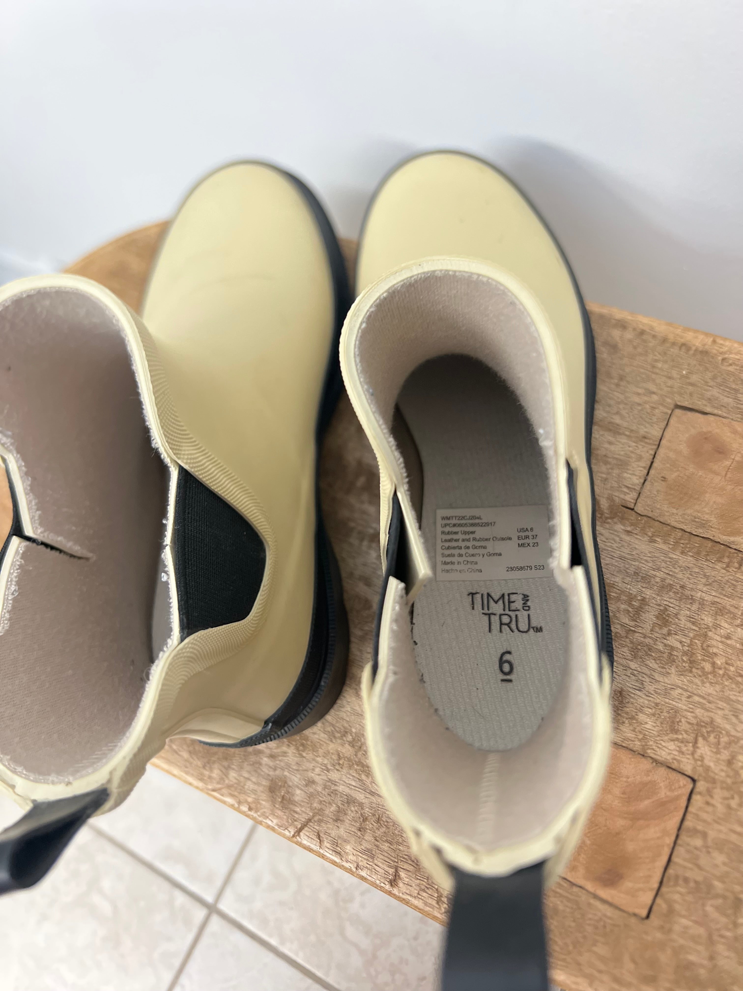 Women's Waterproof Rain Boots - Size 8 Wide - Tan/Black