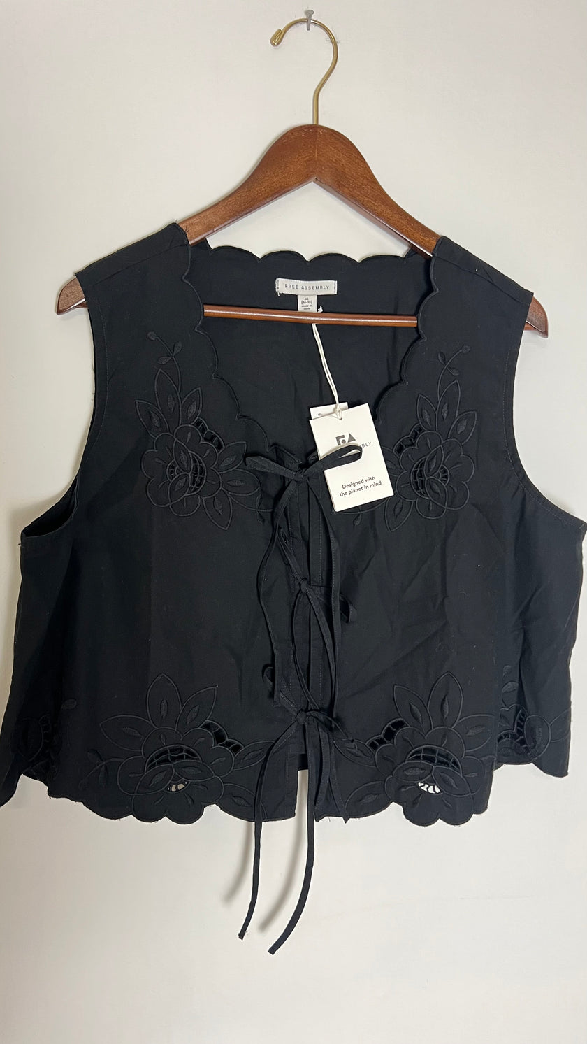 Free Assembly Black Cropped Tie Front Embroidered Top Size XL