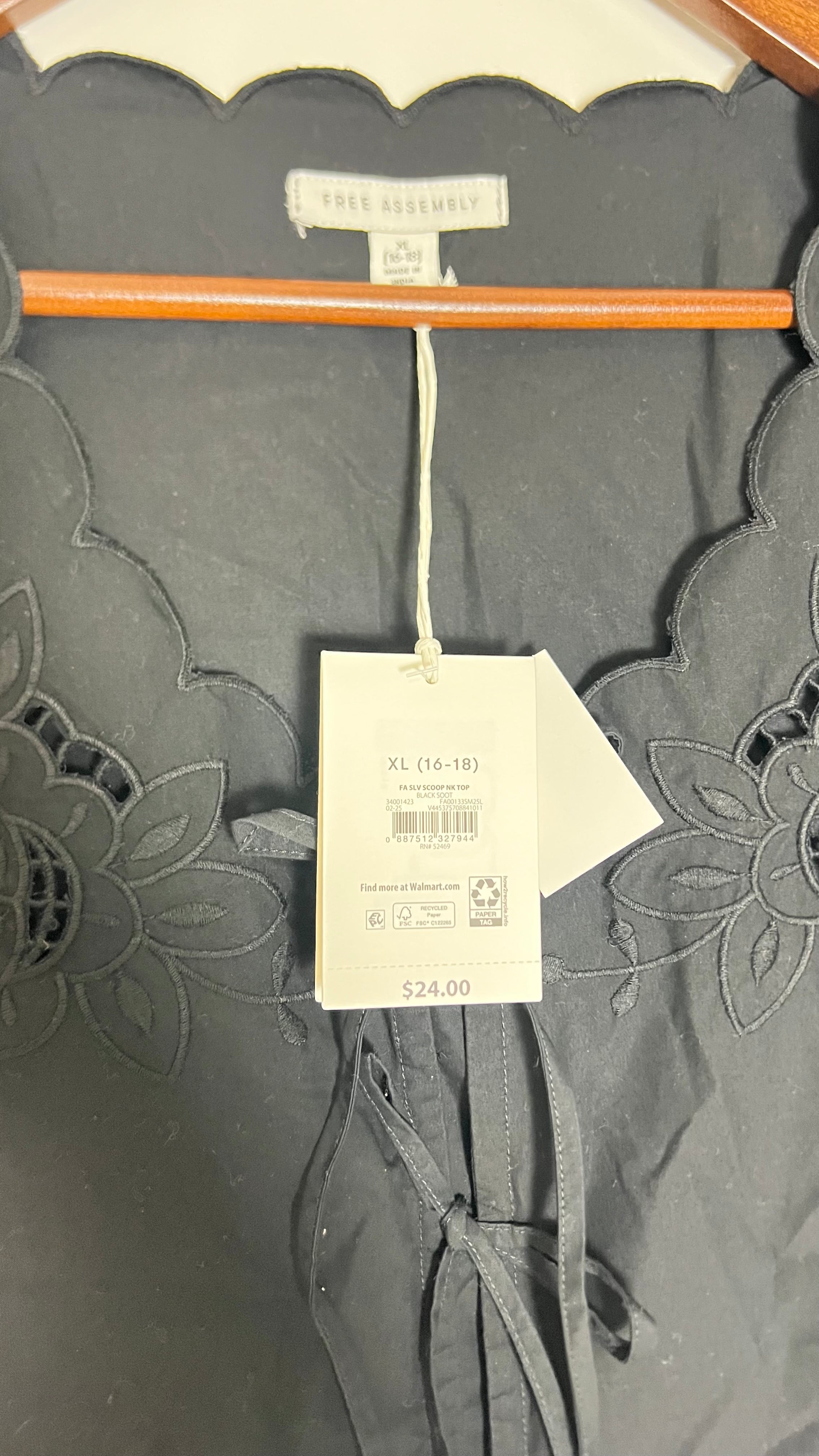 Free Assembly Black Cropped Tie Front Embroidered Top Size XL