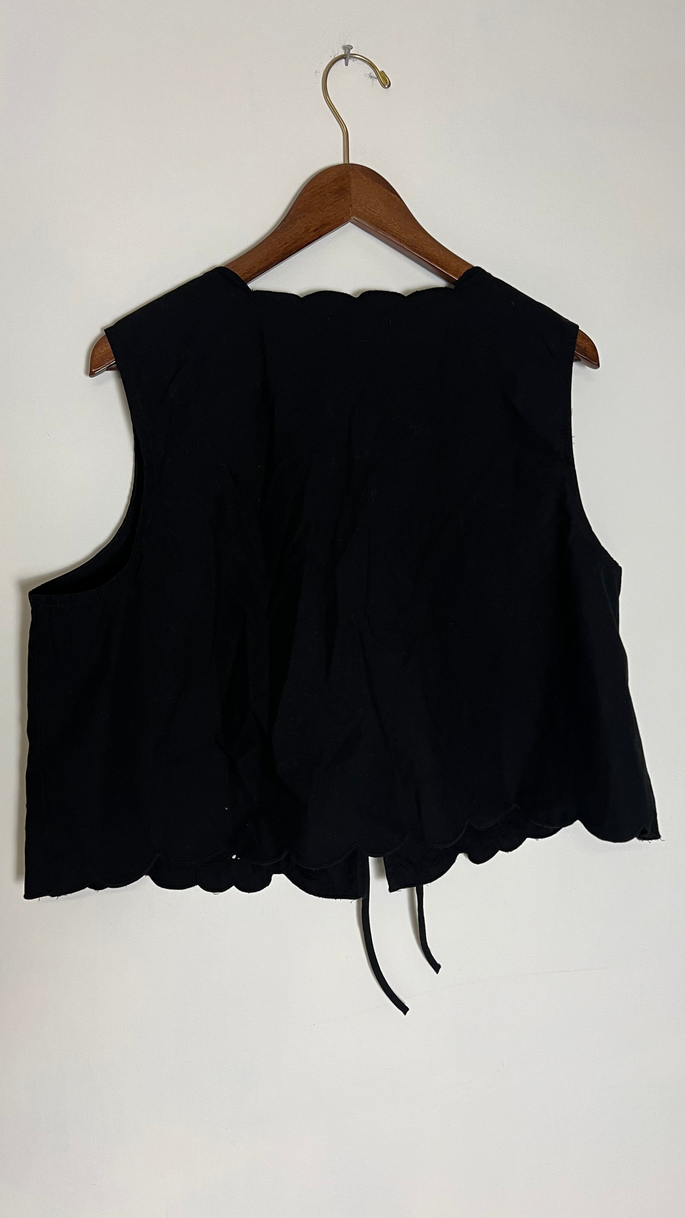 Free Assembly Black Cropped Tie Front Embroidered Top Size XL