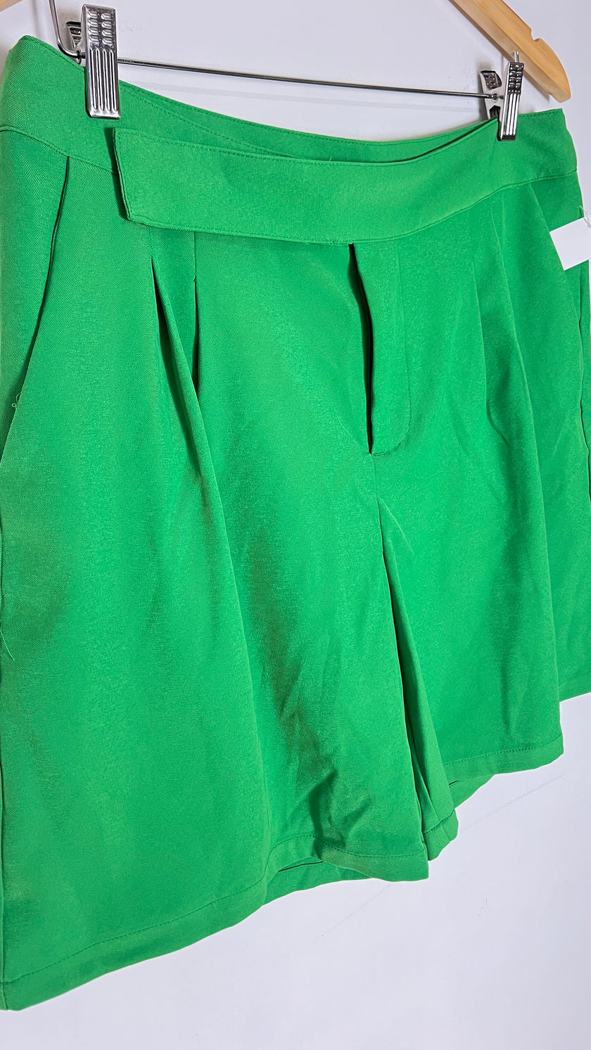 Future Collective Alani Noelle Green Relaxed Trouser Shorts Size 12