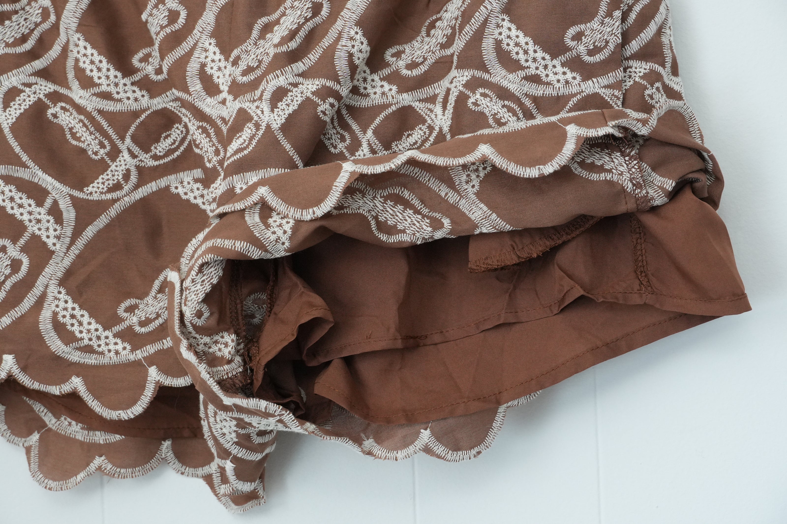 Rareraw Shorts Women Large Brown Embroidered Scallop Hem Lined Pockets