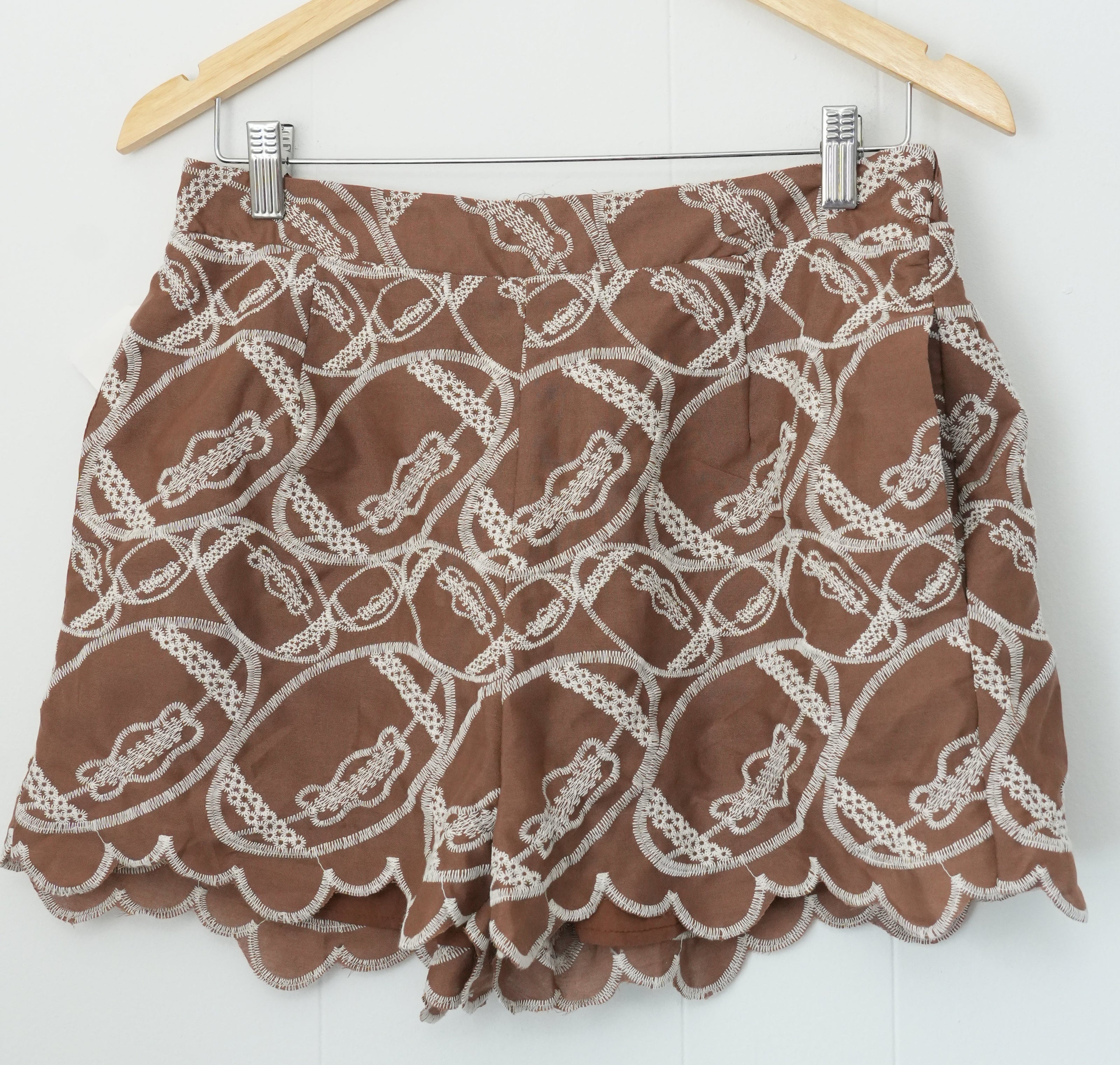Rareraw Shorts Women Large Brown Embroidered Scallop Hem Lined Pockets