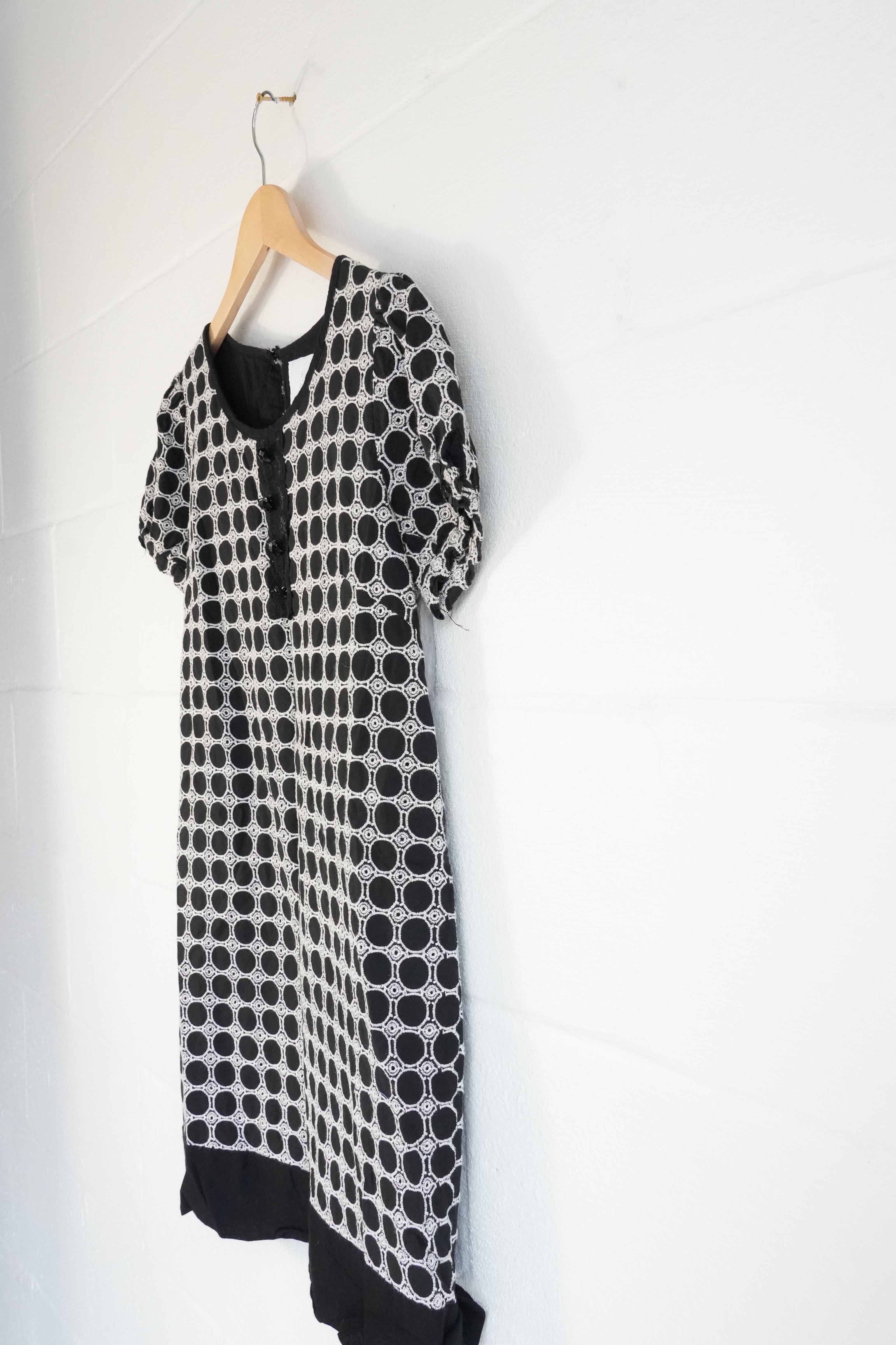Bizz Princess Shift Mini Dress Women Medium Black White Geometric Embroidered Cotton