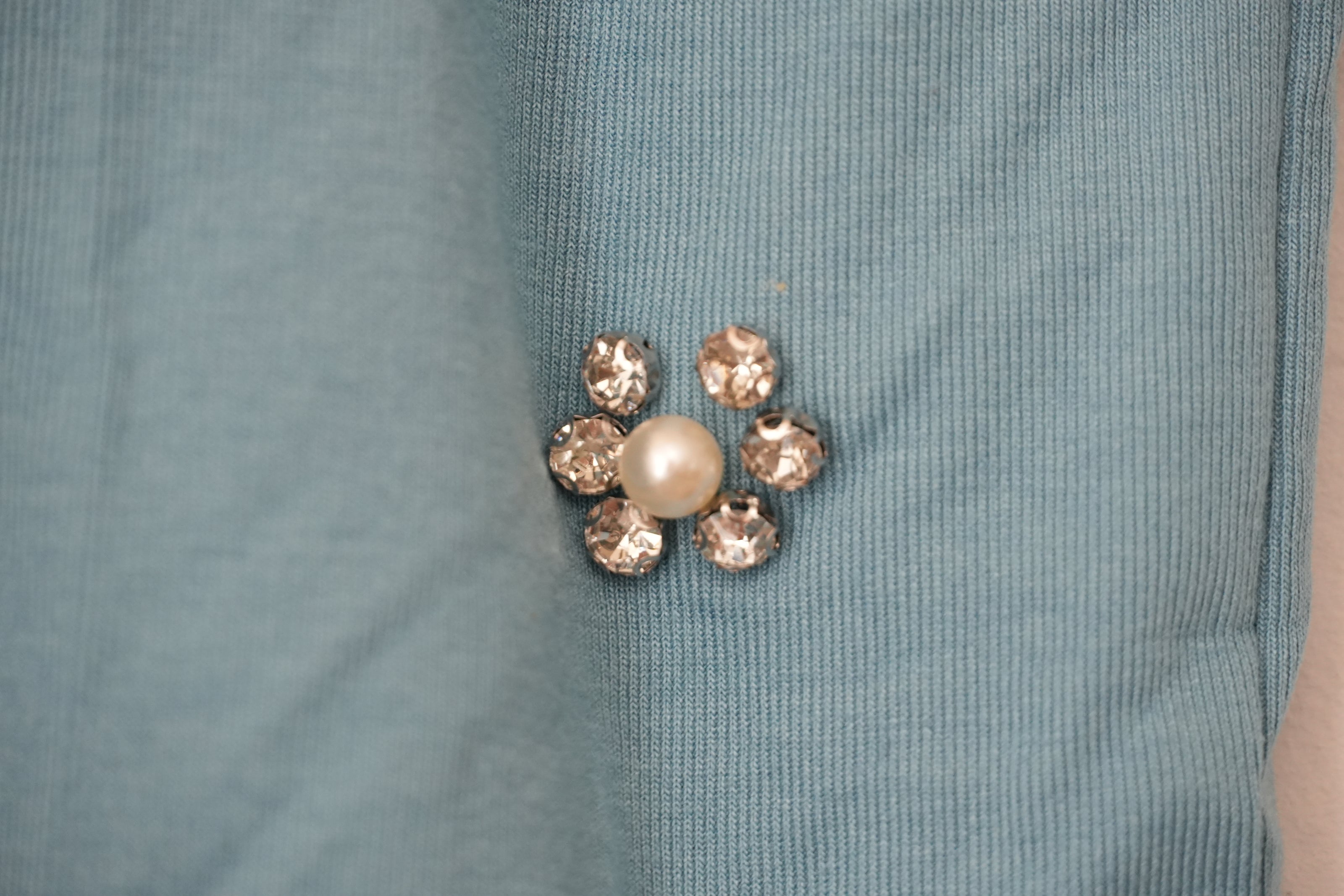 Embellished Ribbed T-Shirt Women Small Rhinestone Pearl Floral