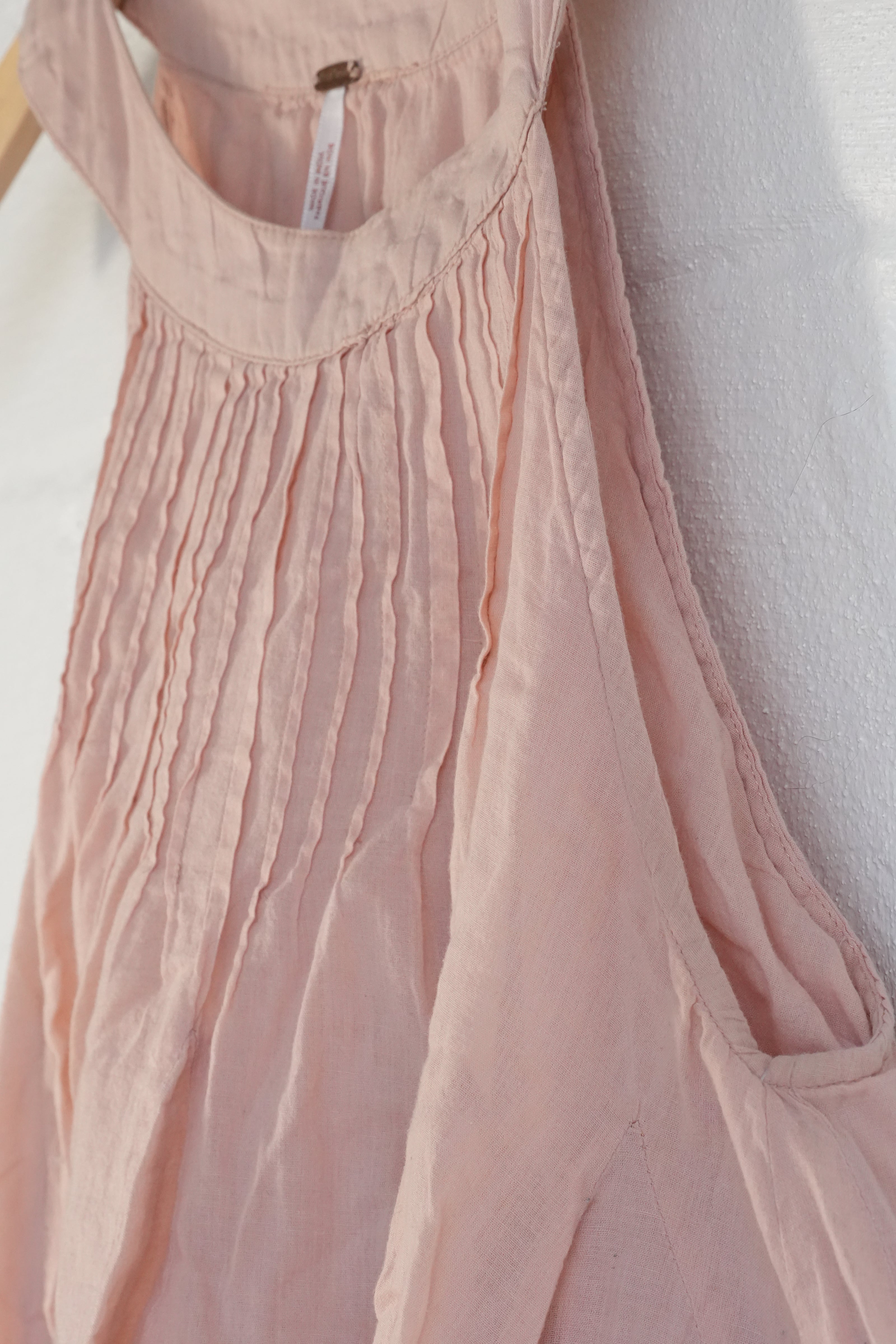 Free People Tank Top Women Extra Small Pink Pintuck Pleated Gauze Halter Boho
