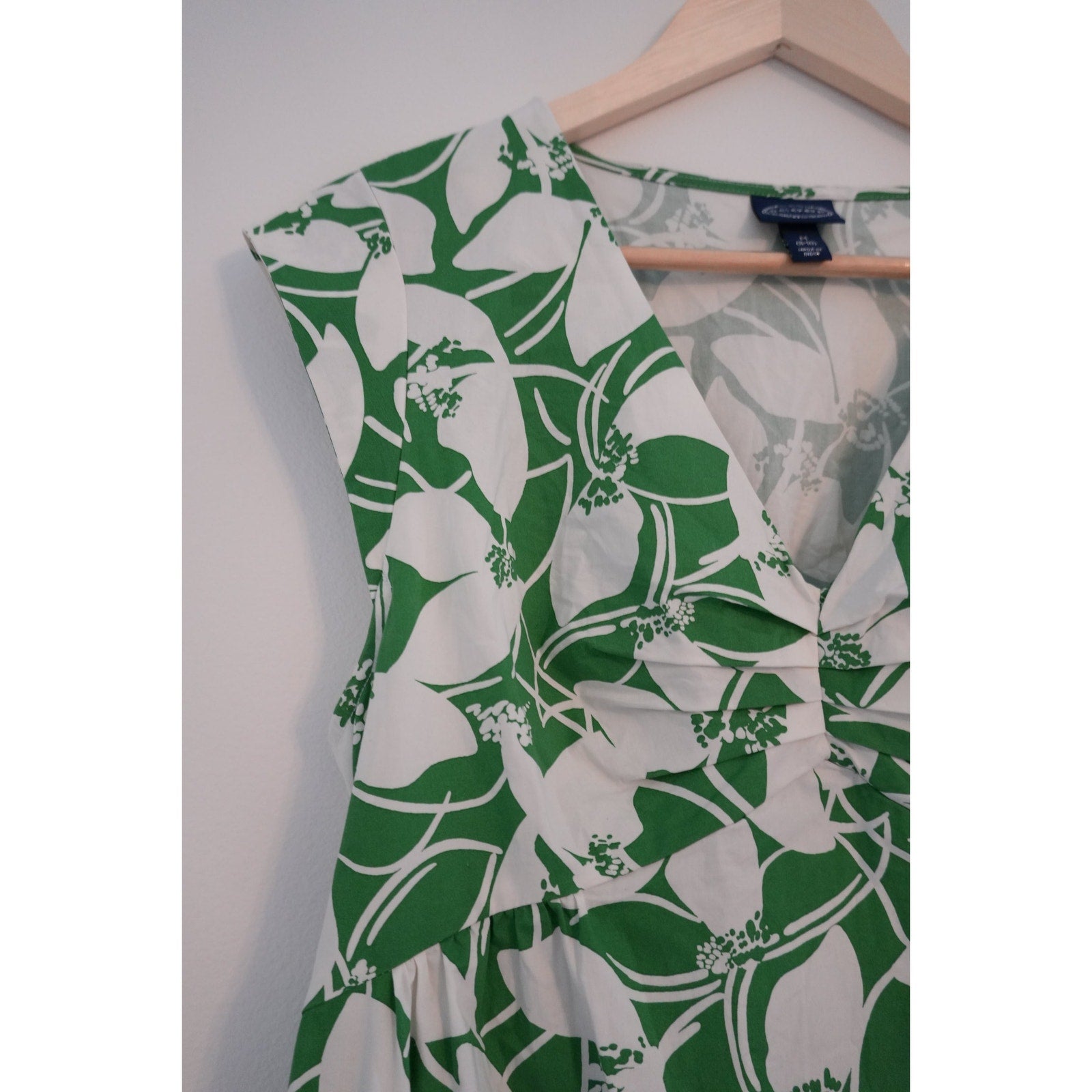 Scoop White and Green Dress Size Medium