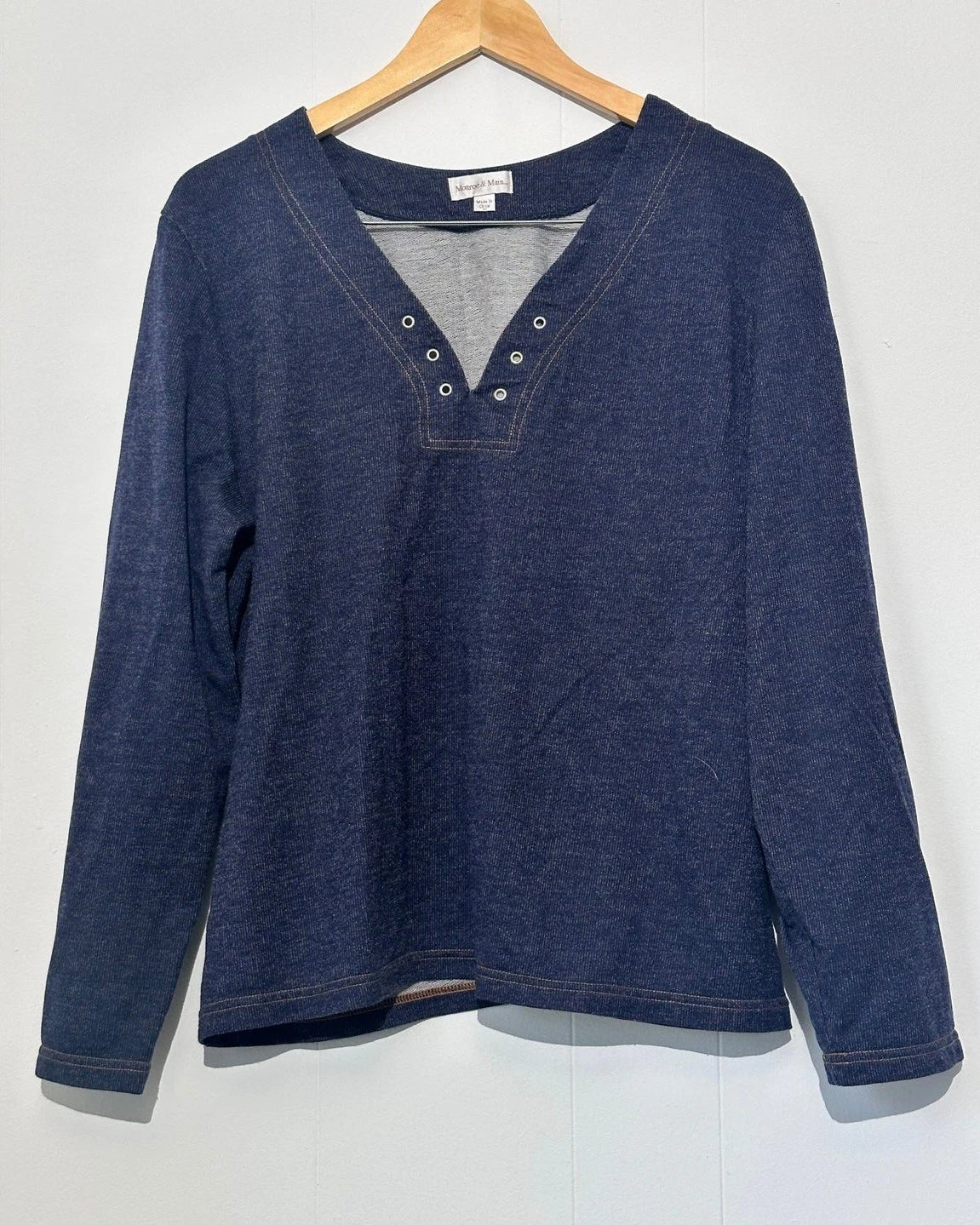 Monroe & Main Top Women 1X Blue Grommet V-Neck Long Sleeve Denim Look Pullover