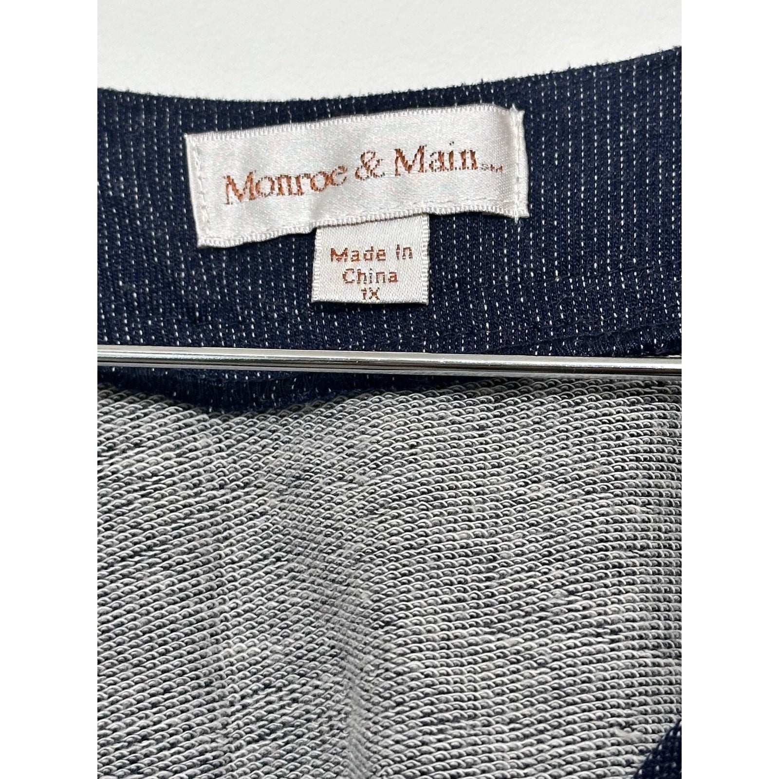 Monroe & Main Top Women 1X Blue Grommet V-Neck Long Sleeve Denim Look Pullover